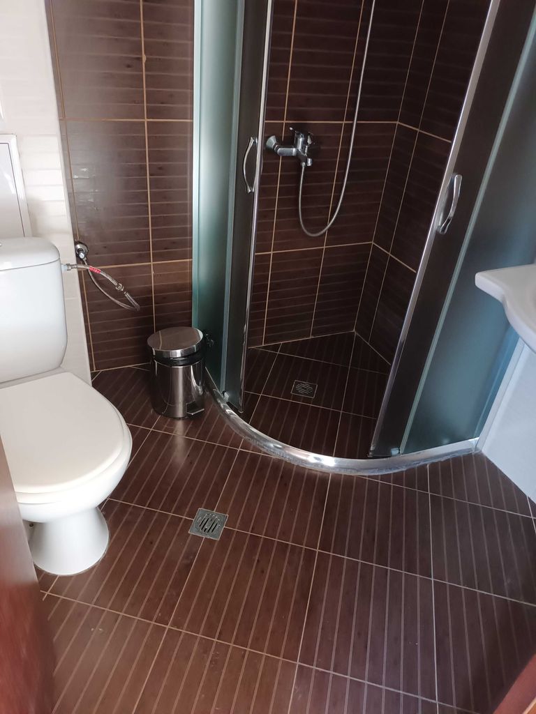 Продава се Хотел в Дългопол - 700 кв.м за 133 €/кв.м - Снимка #8