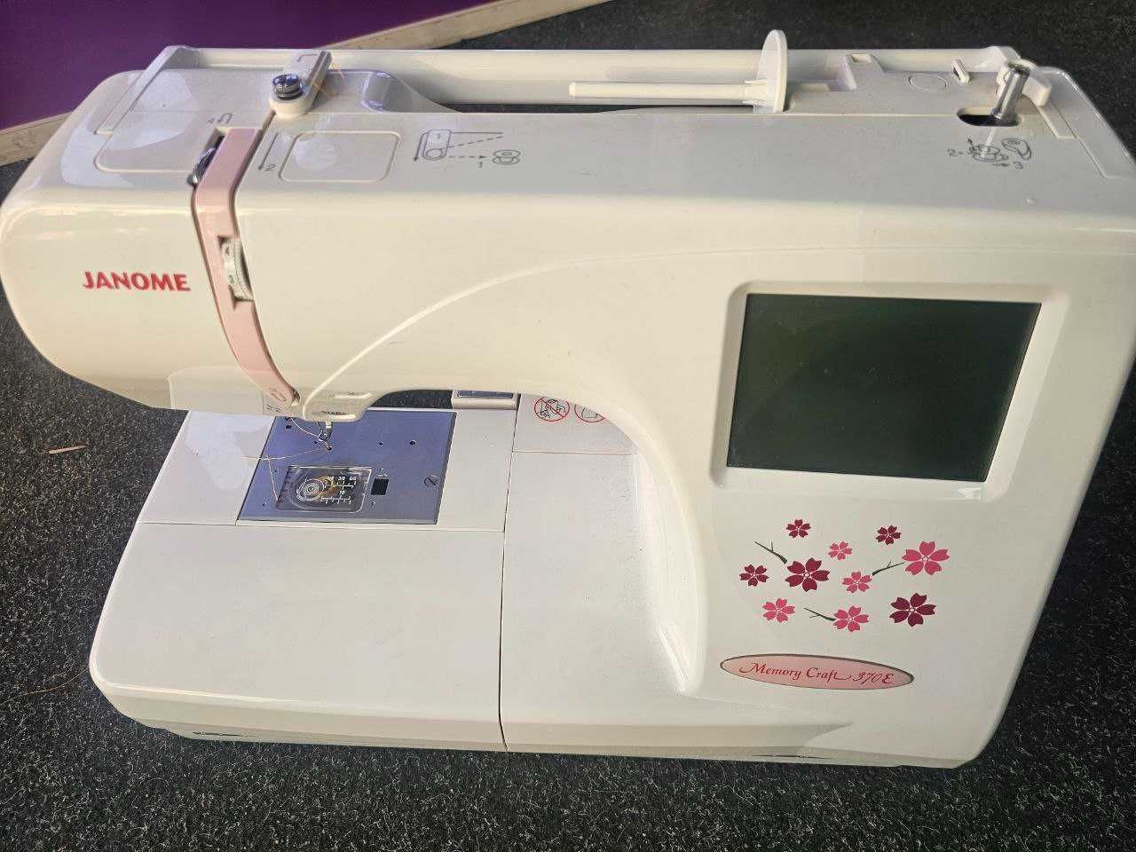 Швейно-вышивальная машина Janome Memory Craft 9700