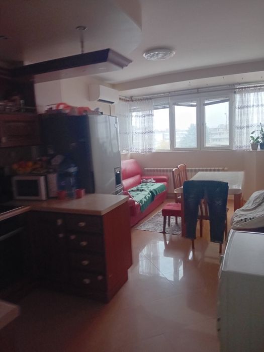 Тристаен - център