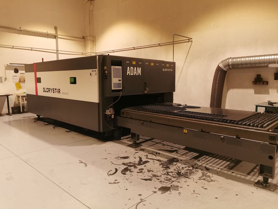 Vând mașină debitat, laser cu fibră optică (Fiber Laser) de 3000W,