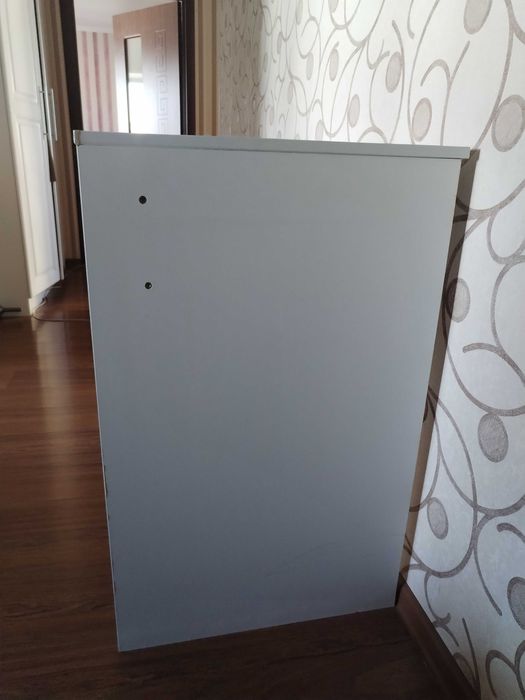 Продам белый стол