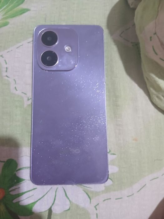 Oppo A40,Stare buna,este spart în partea de sus a ecranului
