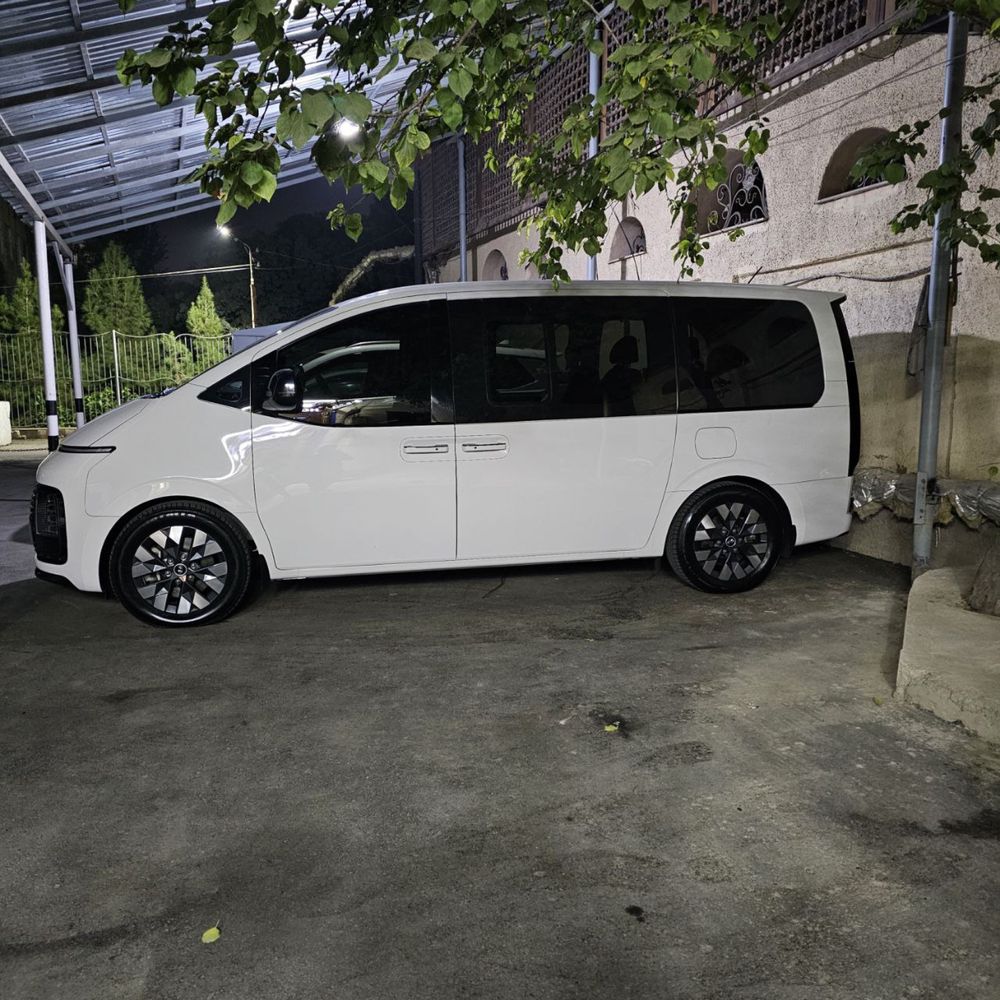 Hyundai Stariyaa