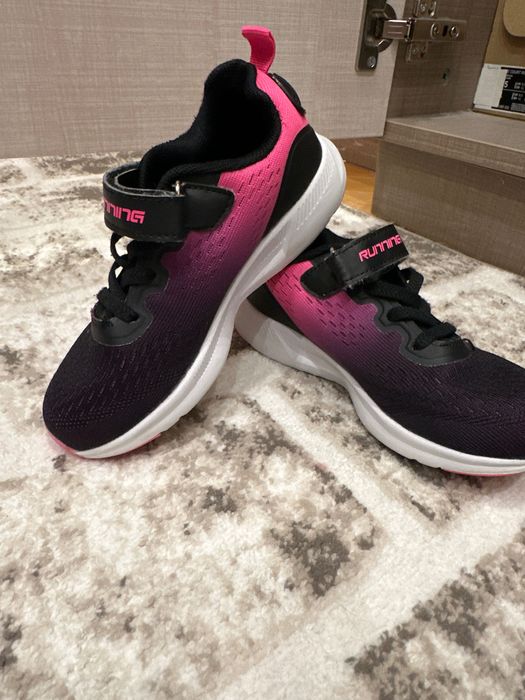 Обща цена Обувки момиче размер стелка 18 см