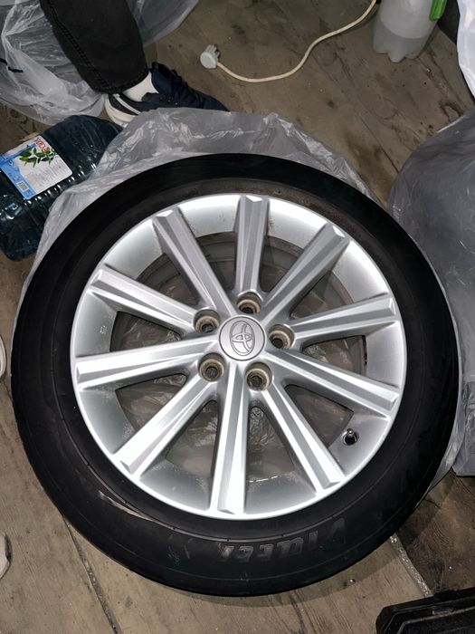 Продам диски камрики и 2 комлекта резины