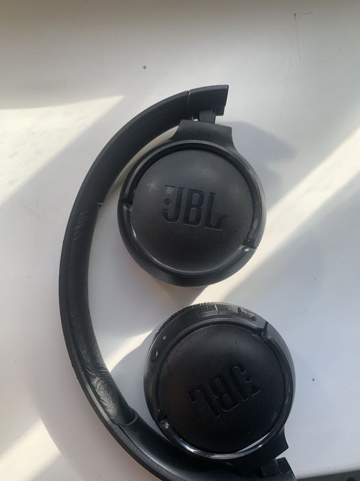 Беспроводные наушники JBL