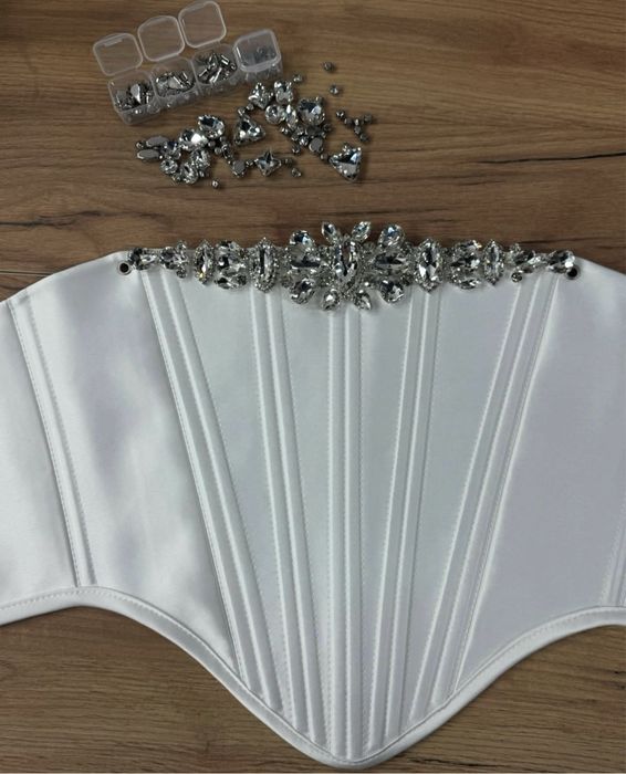 Corset Accesorizat Manual
