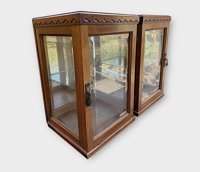 Set 2 vitrine perete/postament lemn masiv nuc