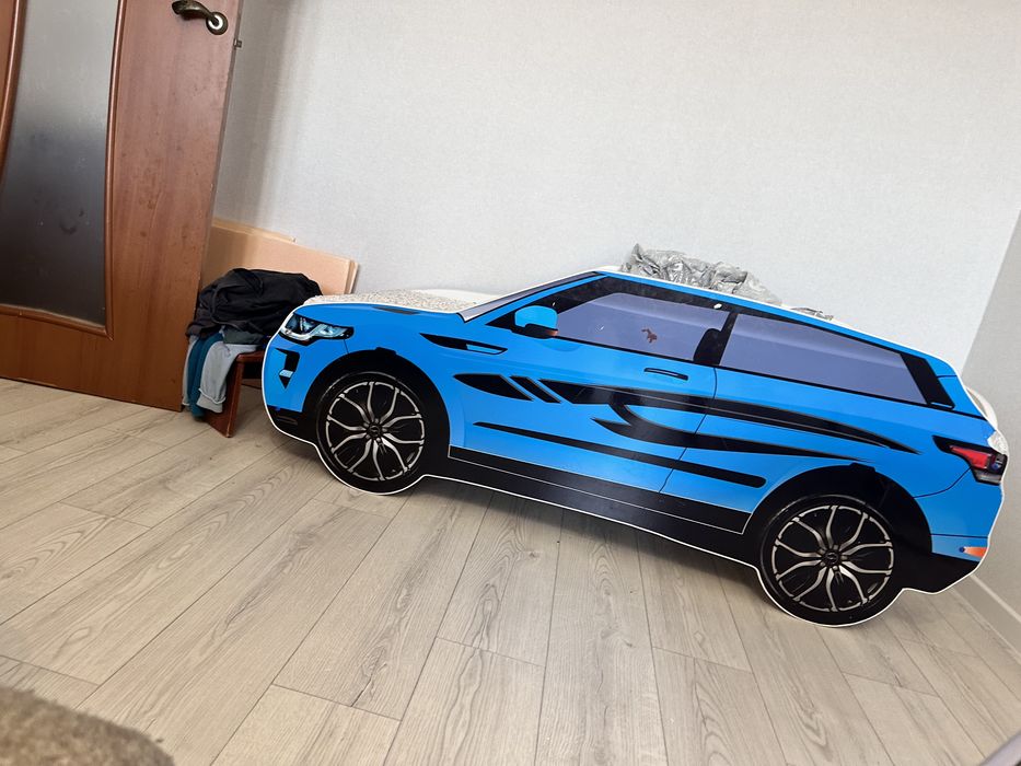 Продам детскую кровать машинку