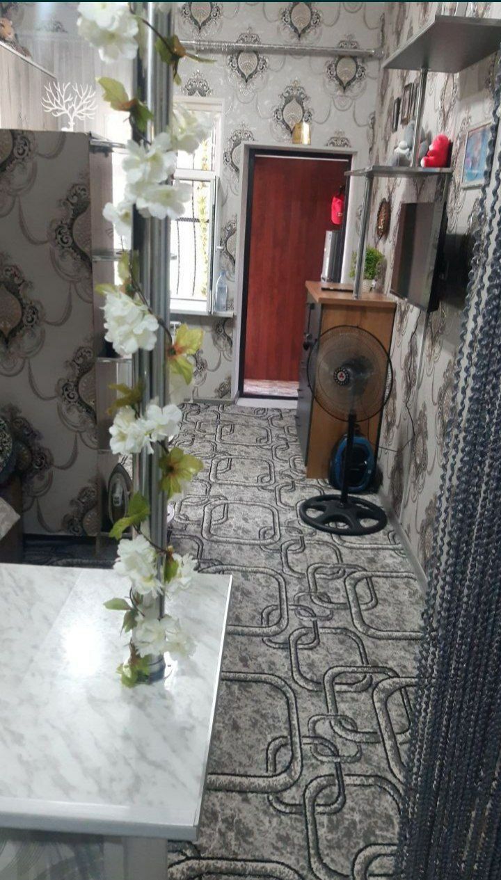 Продаётся малогабаритная студия в жатовском домике. На Куйлюке.