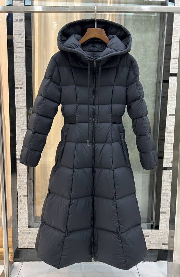 Pe comanda Geaca Moncler Dama 2024 blana naturala
