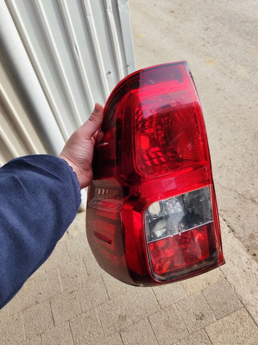 Задний фонарь Toyota Hilux