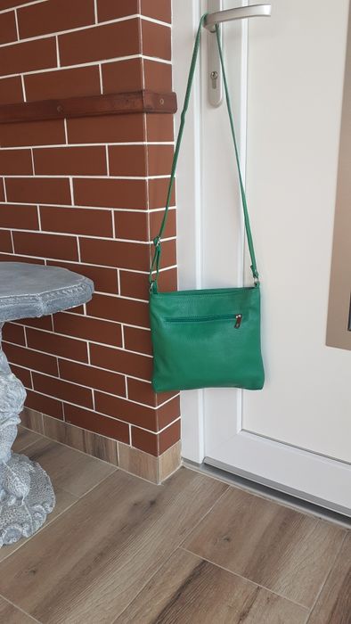 Vand două poșete din piele naturală, marca Vera Italy.