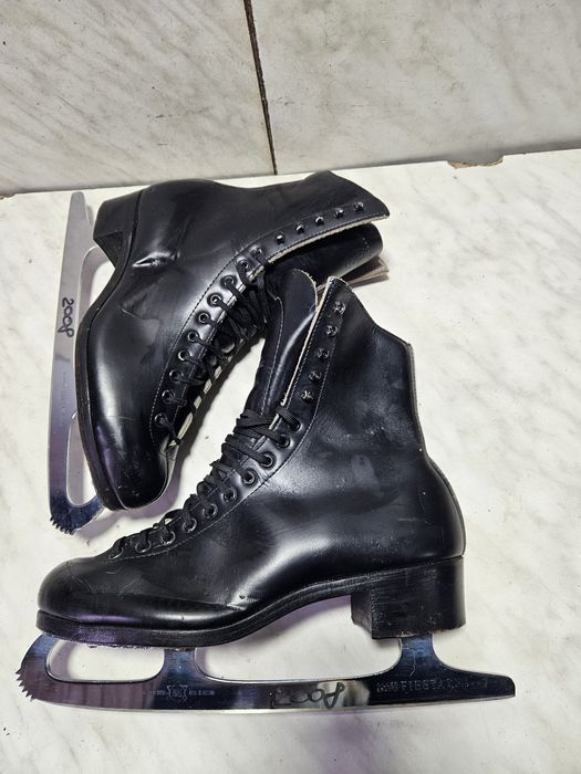 Patine 2008 gheata patinaj artistic Riedell piele marime 40 (26 cm)
