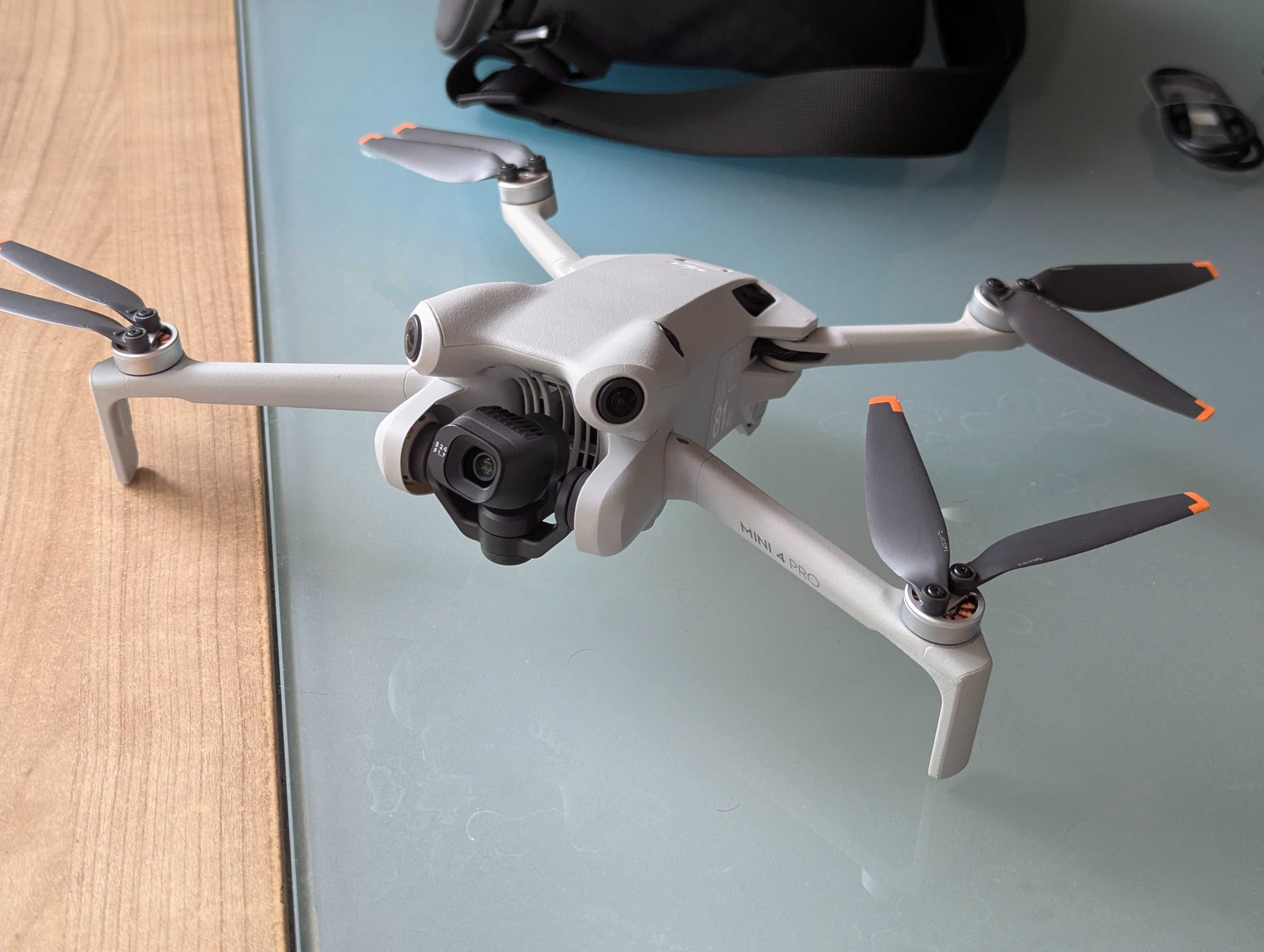 DJI Mini 4 Pro (Fly More Combo) + 128 GB microSD + live view cable