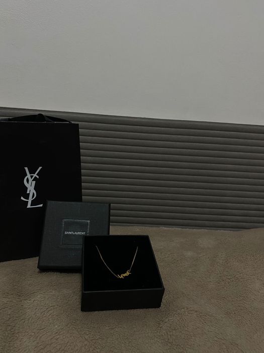 Lantisor YSL.