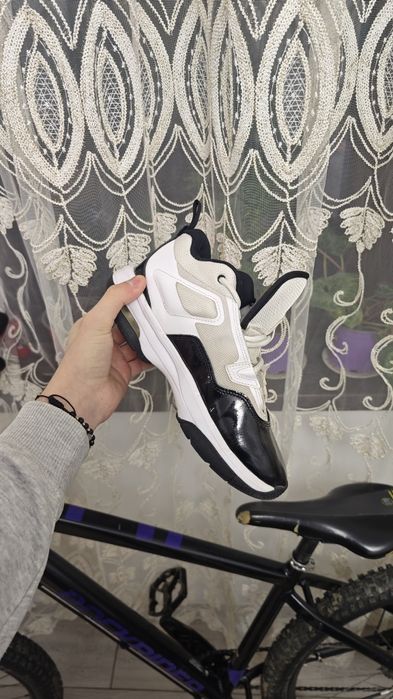 Vand jordan 3 in stare buna