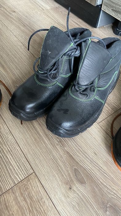Новые спецботинки 39 размер
