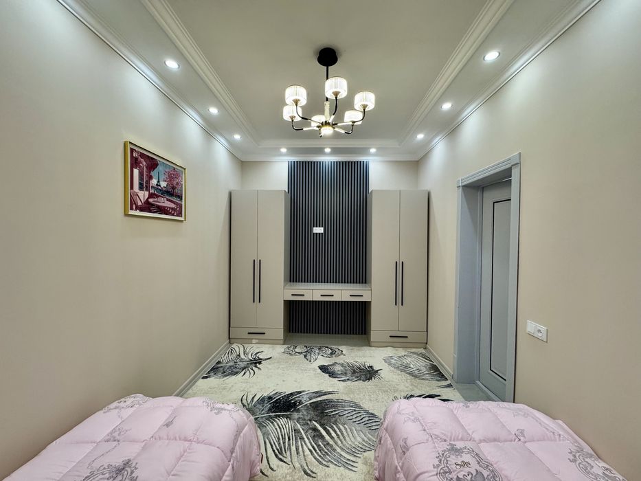 4х комнатная квартира, на 3 этаже. Рудакий.