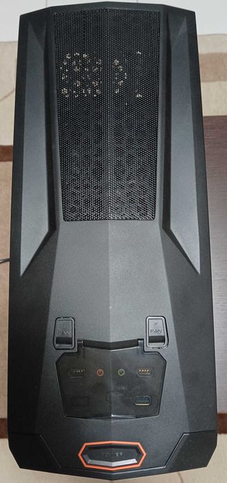 Геймърски компютър Delux Carbon i7 16GB RAM SSD Radeon Vega 56 8GB