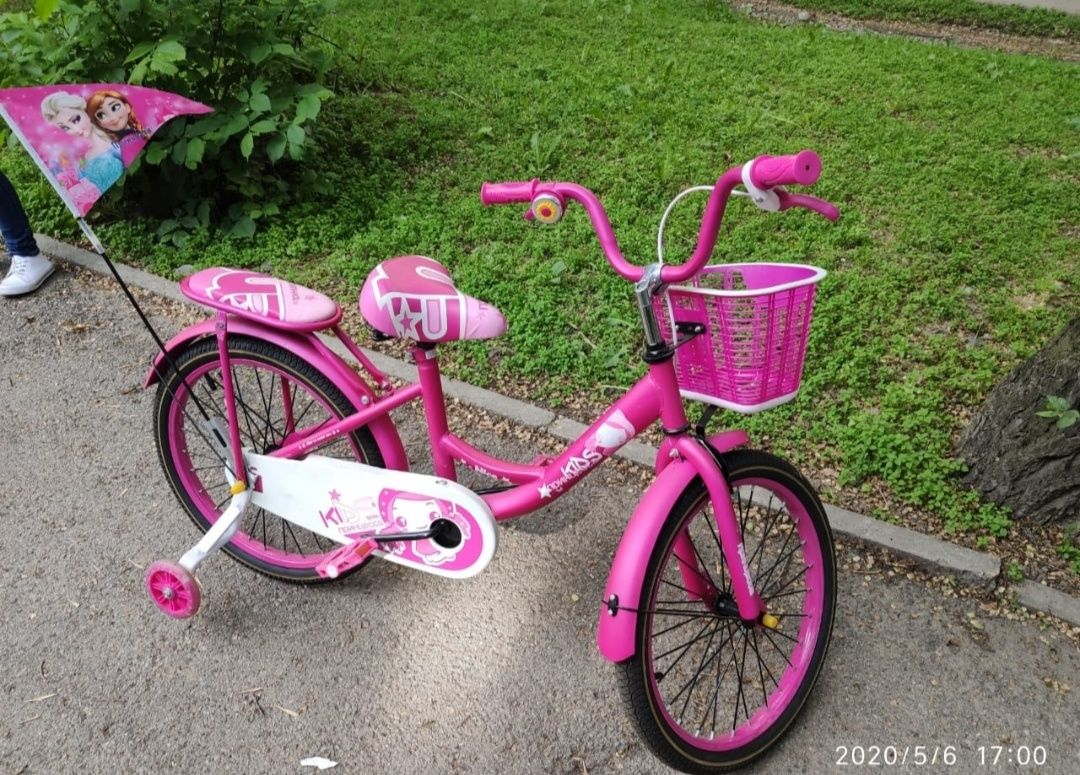 Продам розовый велосипед на возраст 5-8лет