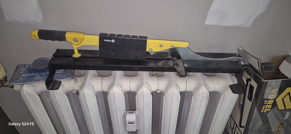 Гилотина за ламинат