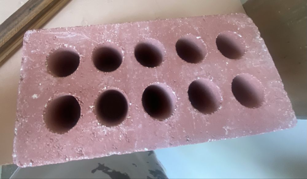 Продаю кирпичи. Отличное состояние.