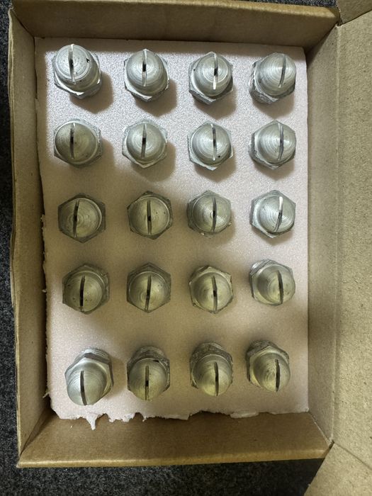 quyosh panelini yuvish tizimi