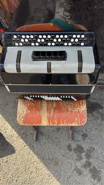 Музыкальный инструмент баян