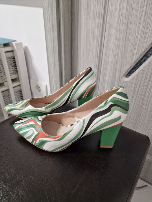 Pantofi din piele,model deosebit