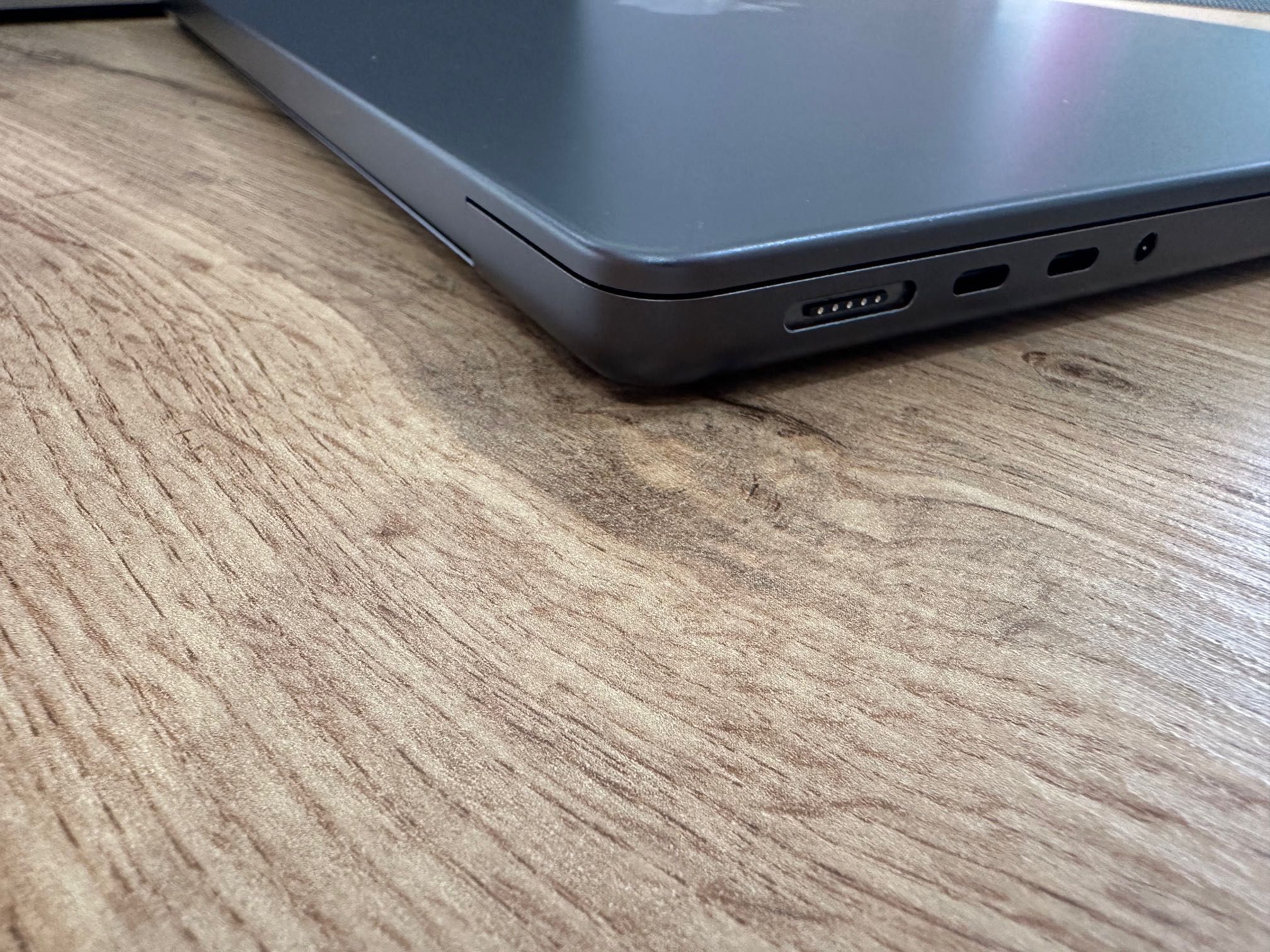 MacBook Pro 14" M4 Chip 10-CPU/10-GPU/16RAM/512SSD ГАРАНЦИЯ 11.02.2026