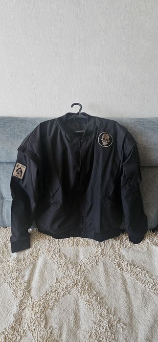 Продам бомбер лёгкий осенний