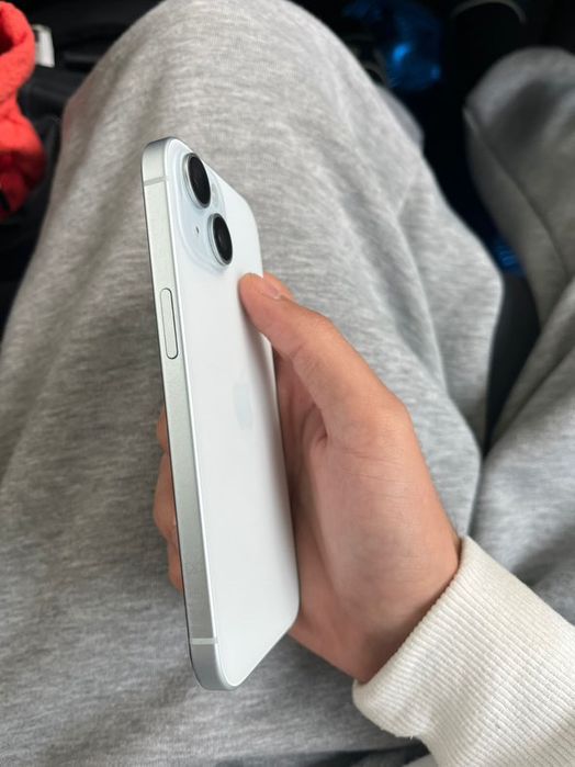 Vând iPhone 15, 128 GB