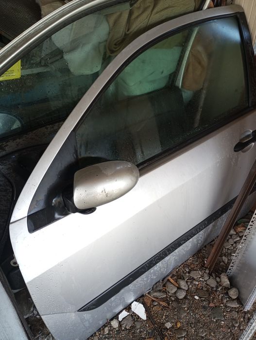 Vând haion+ ușa dreapta/stânga Ford focus 1.6