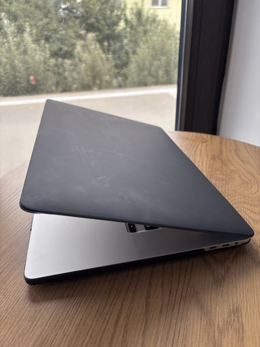 MacBook Pro 16” (2019) apple/ I7 -2.6ghz/ 16gb DDR4