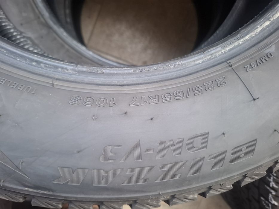 225 65 17 дот 1020 Bridgestone  цената е за 4бр