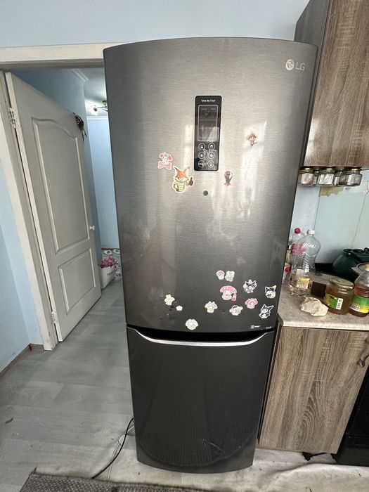 Холодильник LG продается