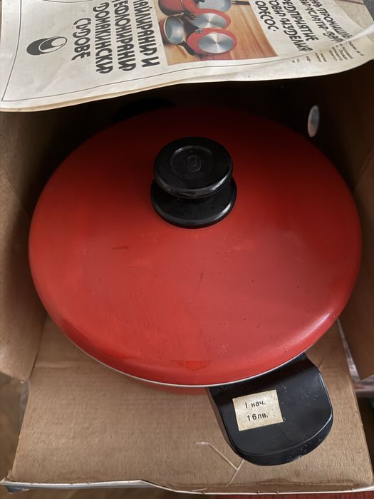 Тенджера тефлонова и емайлирана чисто нова с етикети