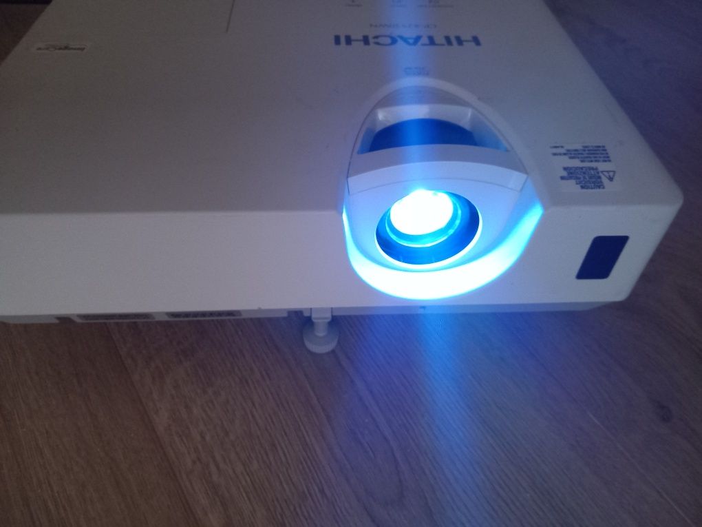 Videoproiector Hitachi stare perfecta
