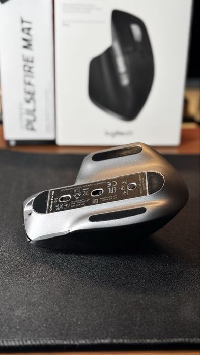 Logitech Mx Master 3 Mac + HyperX Mousepad