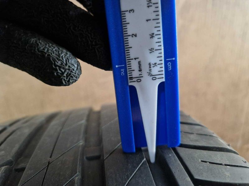 2 Bridgestone R17 225/45
летни гуми
DOT4017