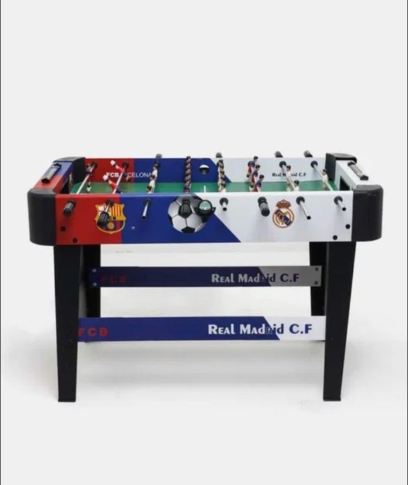 Do'stlar bilan maroqli vaqt o'tkazish uchun ajoyib futbol stoli.