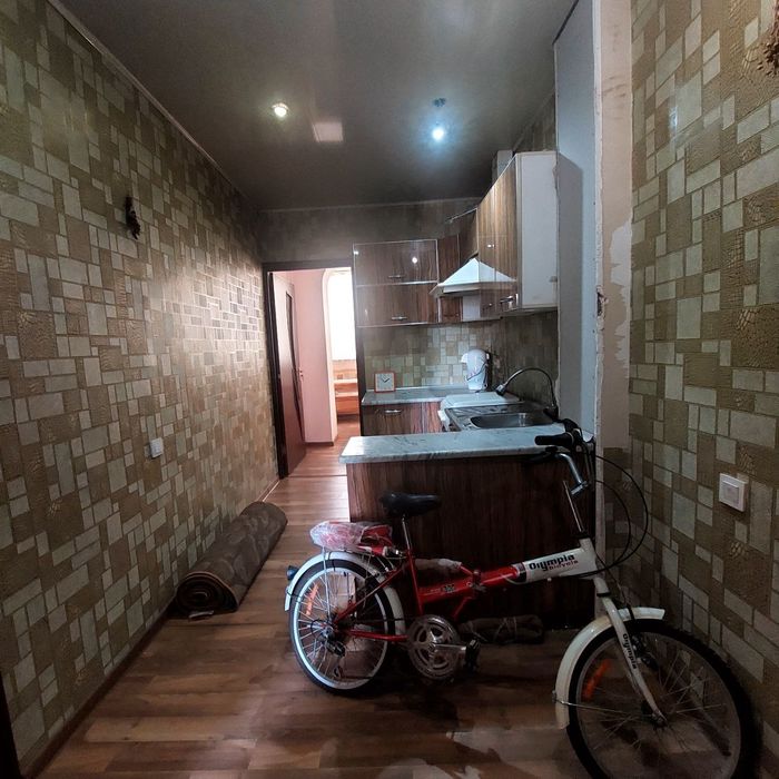 Продаётся 2 комнатная квартира переделанная в 3-х 77 серия