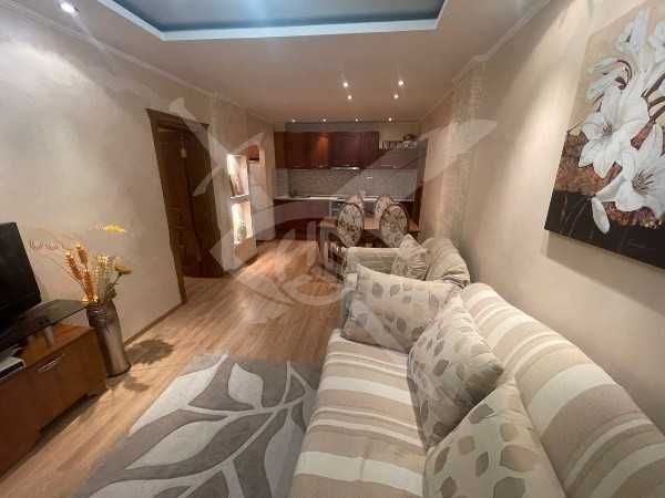 Продава се Тристаен апартамент в Бургас, Възраждане - 110 кв.м за 2364 €/кв.м - Снимка #2