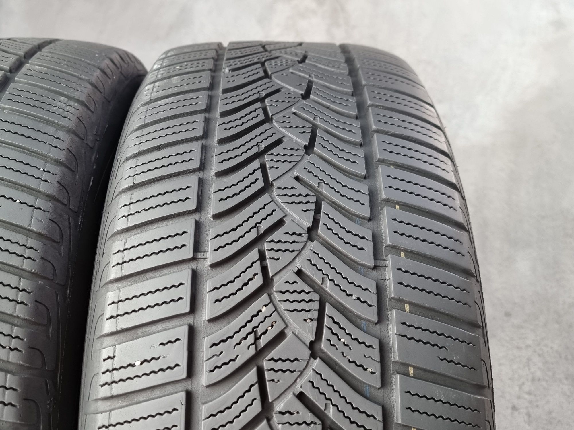 225/50/17 Goodyear 2Броя: 130лв 6мм Run on flat