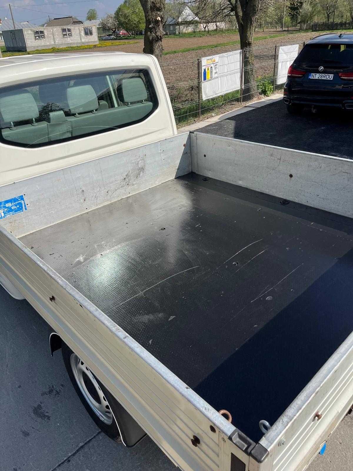 Vand Volkswagen Transporter T5 Doka 1.9 TDI cu 6 locuri si lada  2009