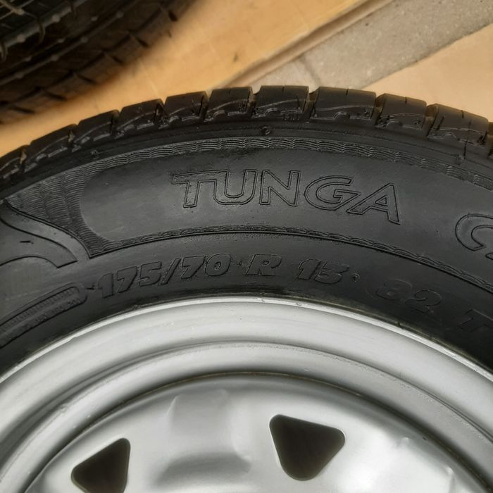 Продам 175 /70 r13  комплект шин  ваз