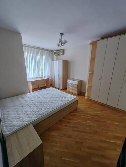 Дава се под наем Тристаен апартамент в Пловдив, Кършияка - 90 кв.м за 450 € - Снимка #3