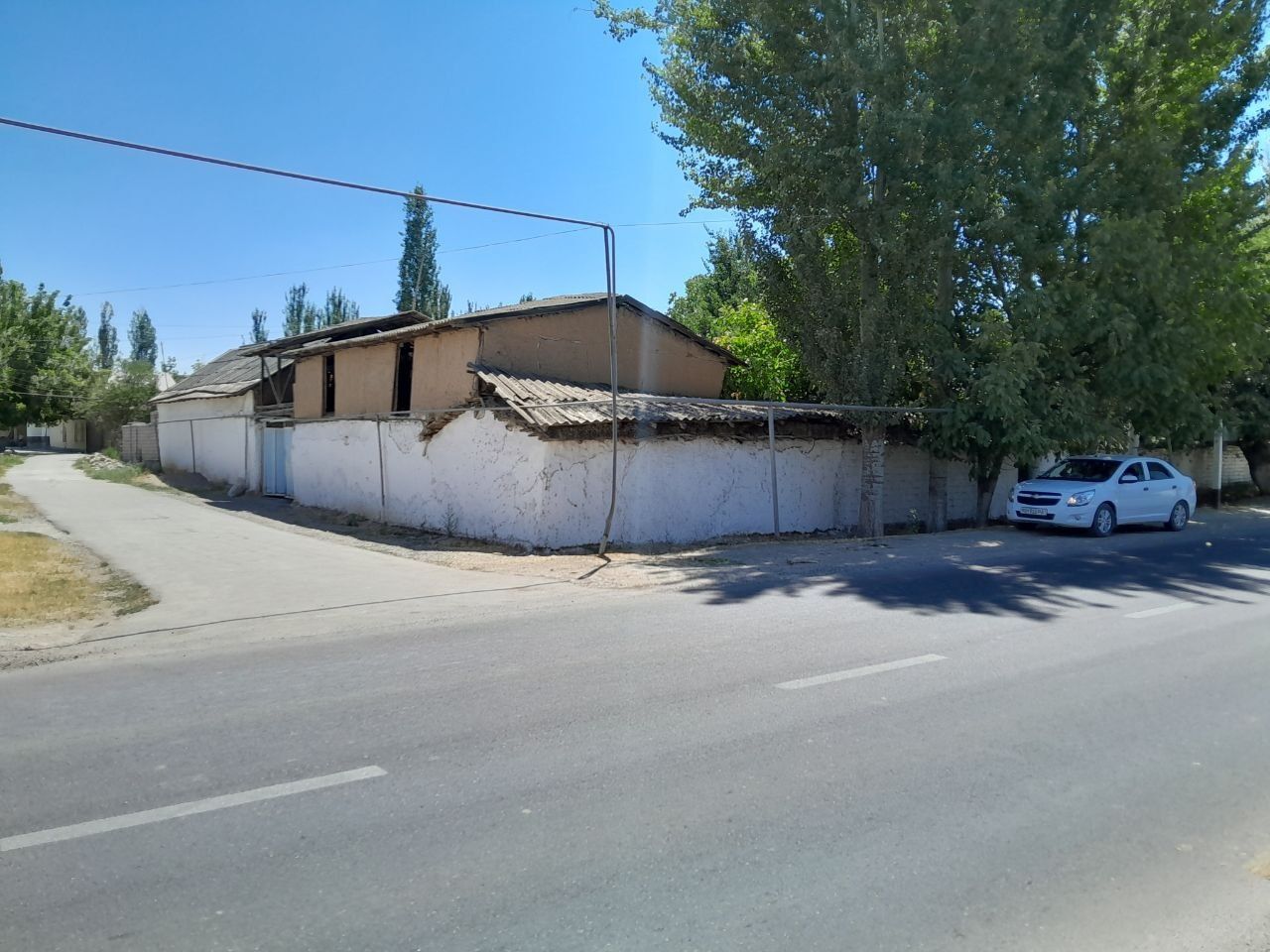 Uchastka sotiladi