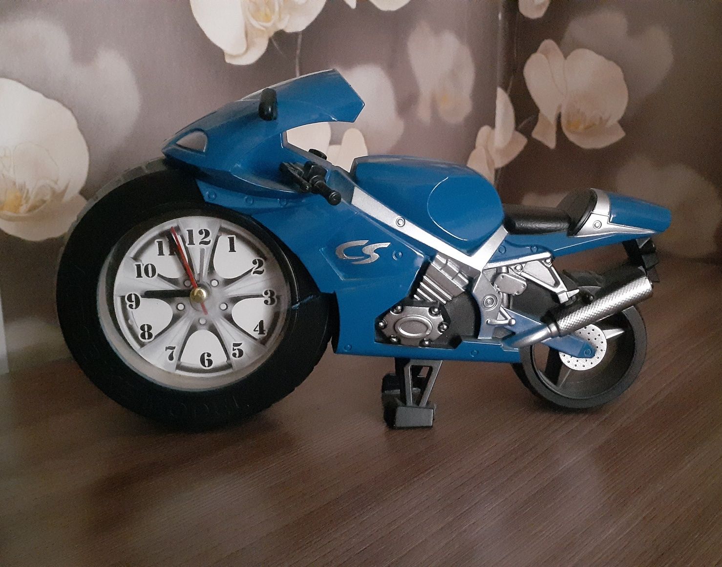Часы настольные в форме мотоцикла